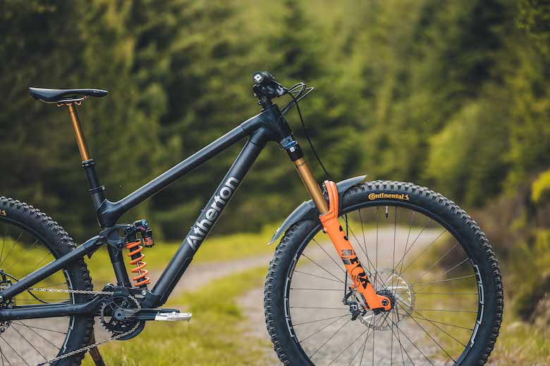 STRAIGHT THROUGH SEAT POST